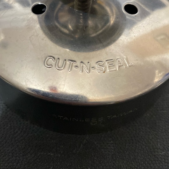 The Pampered Chef Cut N Seal - Picture 2 of 7